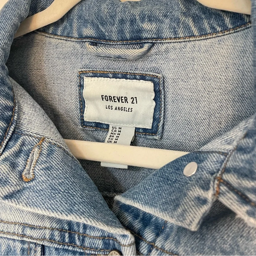 Cropped Jean Jacket - Picture 2 of 8